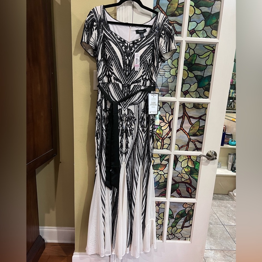 R&M Richards Elegant Black and cream Sequin formal Gown - Picture 2 of 13